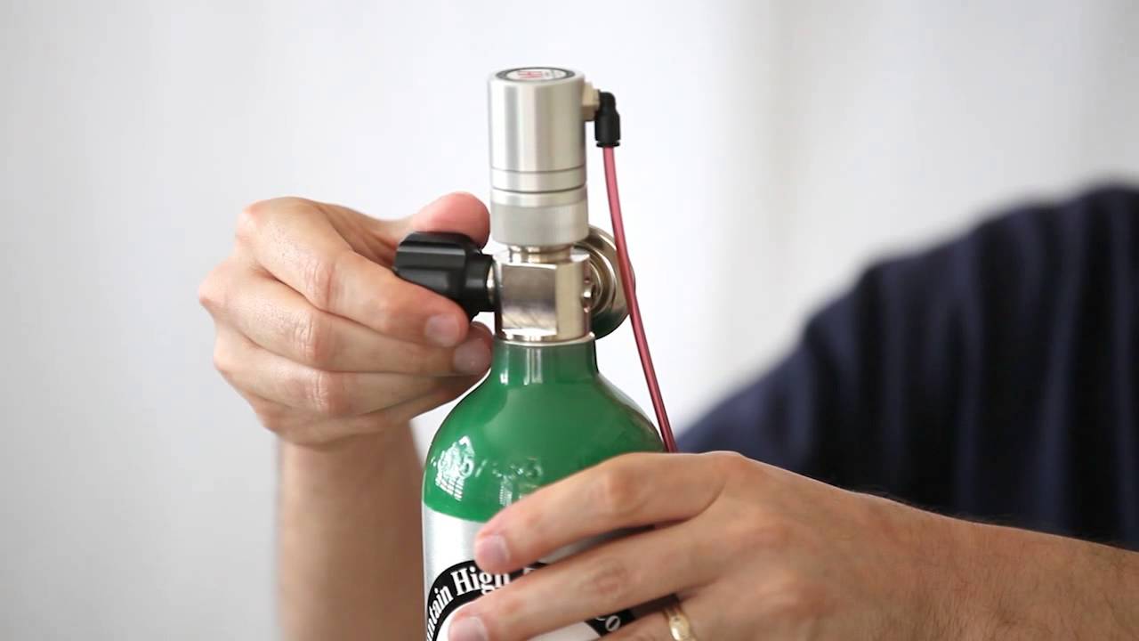 Mounting and Removing an Oxygen Regulator MHOxygen